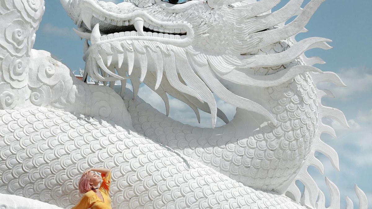 Chiang Rai: White Temple, Blue Temple & Hill Tribe Village – day trip