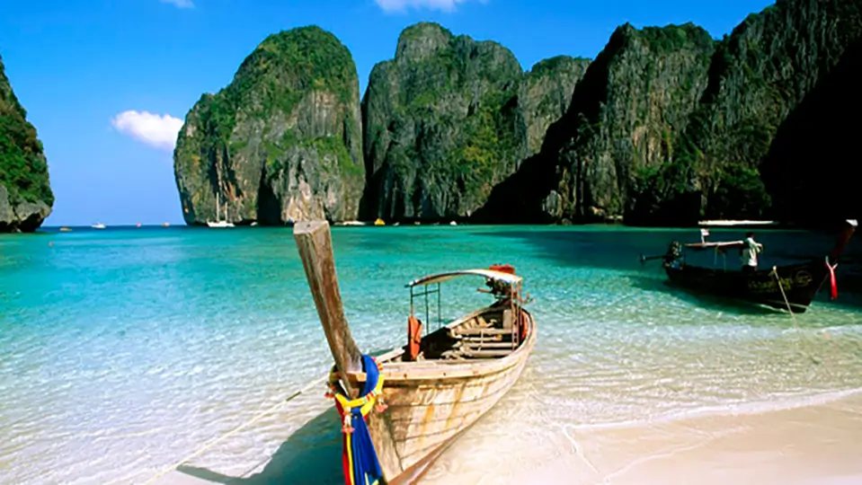 Koh Larn island near Pattaya with turquoise water and white sand