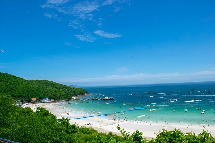 Viewpoint overlooking Koh Larn island near Pattaya