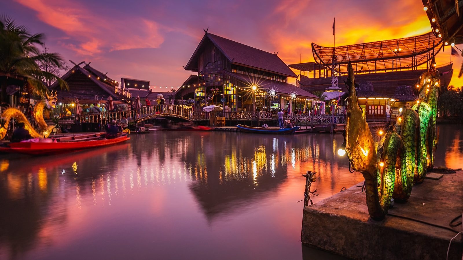 Pattaya Floating Market illuminated at night